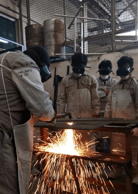 y jobs are available in metal fabrications|metal fabrication jobs salary.